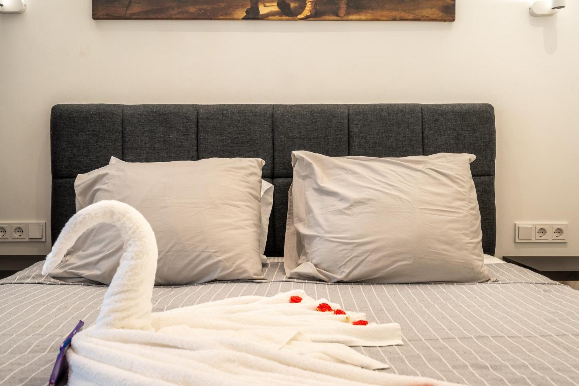 Stylish In The Heart Of Center Apartment *
